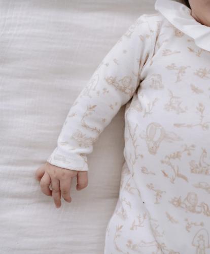 لبس أطفال كامل بلون بيج ماركة Atelier Babbi الشهير...