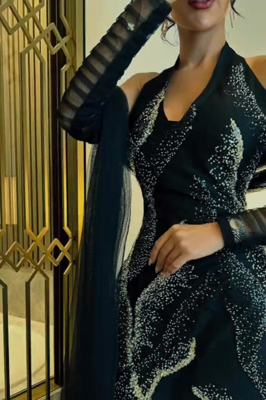 فستان سهرة أسود ضيق بشك فضي لامع - موديل بريق الليل