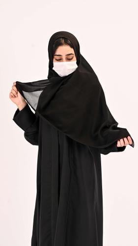 طرحة سوداء صغيرة