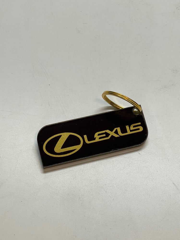 ميدالية لكزس بلاستيك (صغير)