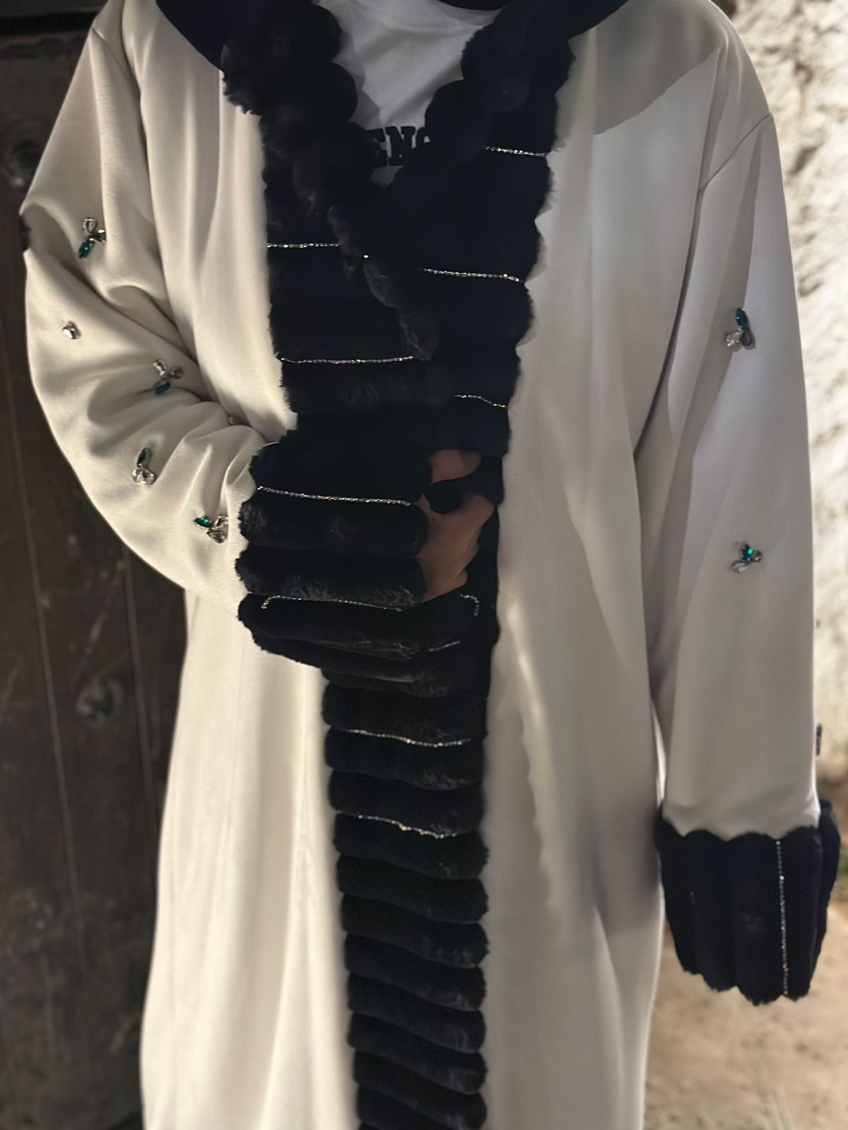 فروة شتوية - ابيض مكس فرو اسود