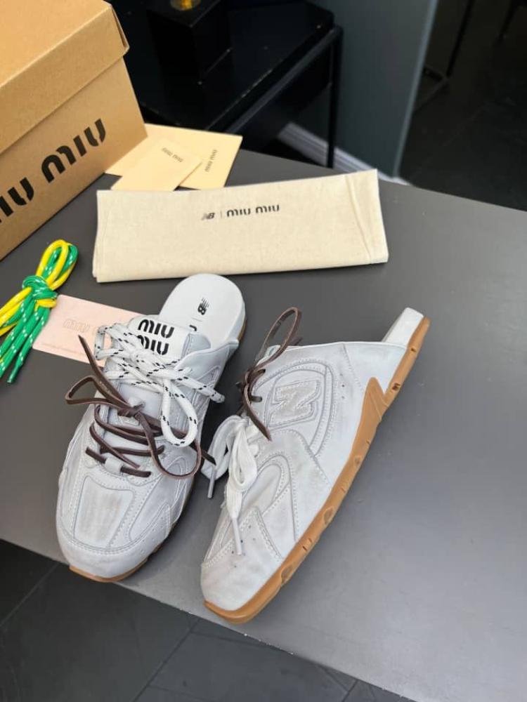 نيو بالانس تعاون مع ميو رمادي