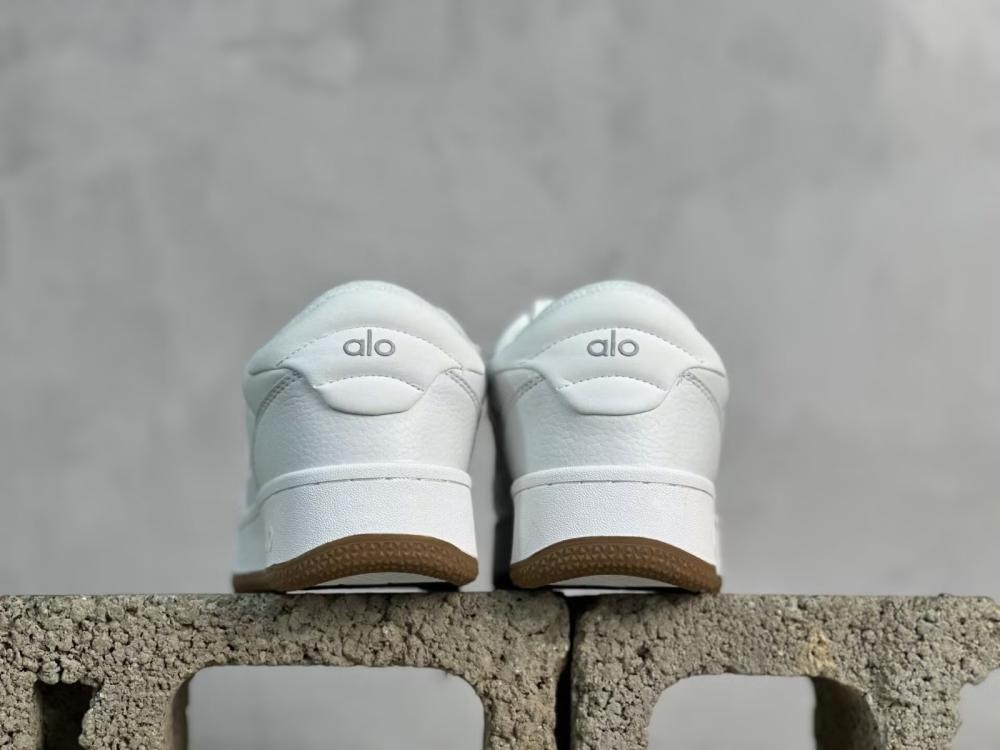 شوز alo أبيض