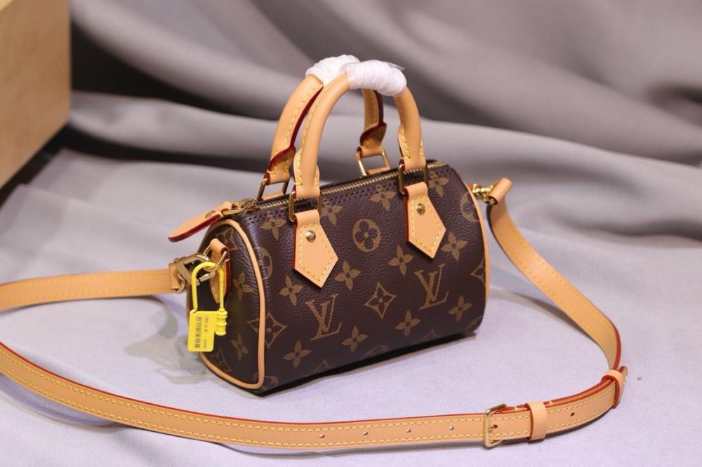 شنطة لويس فيتون صغيرة بني