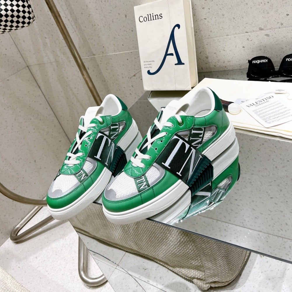 حذاء فالينتينو جرافاني اخضر مميز من متجر شوزات سواقيو حصله فورا