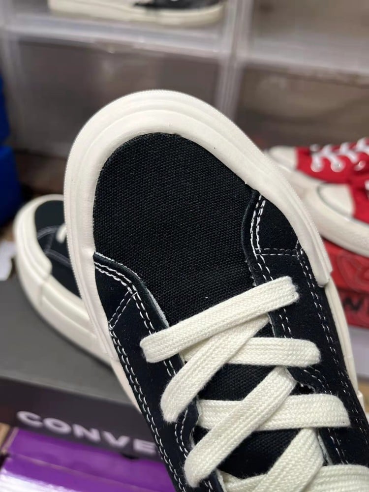 حذاء كونفرس أسود سواقيو