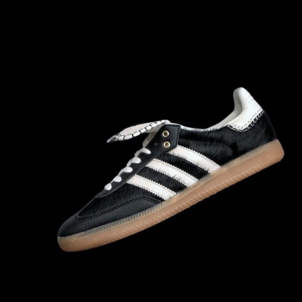 سنيكر اديداس سامبا اسود بديع من متجر احذية اون لاين سواقيو حصله فورا