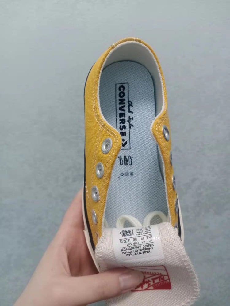 حذاء كونفرس أصفر سواقيو