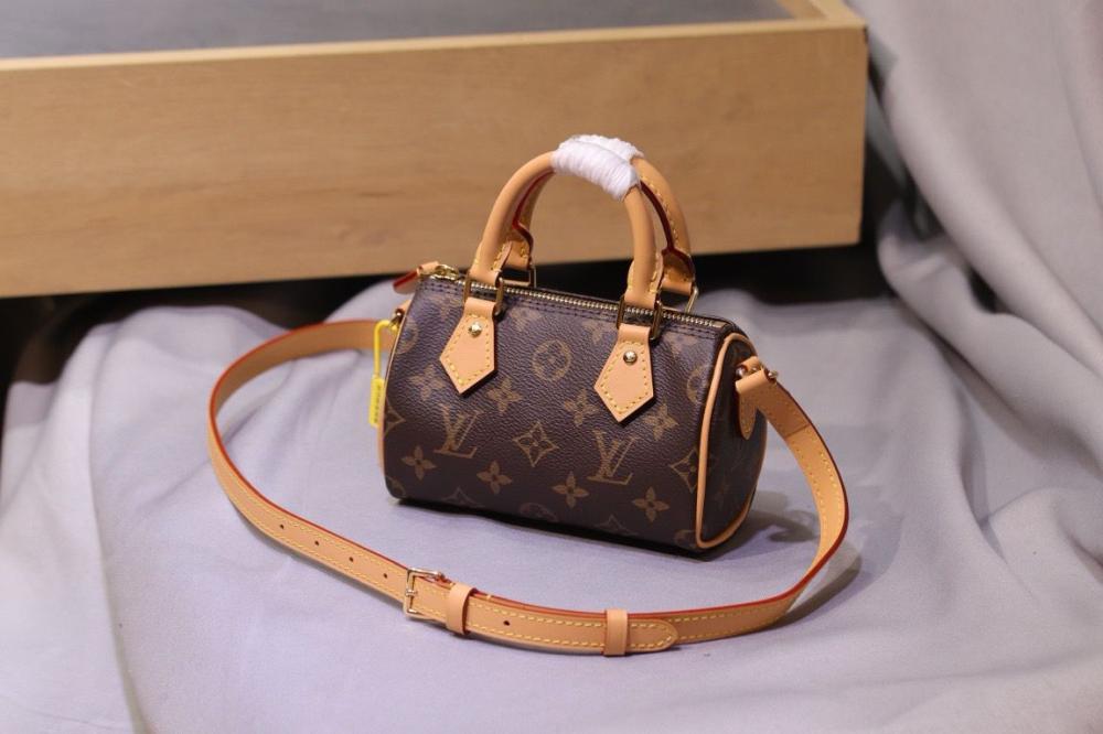 شنطة لويس فيتون صغيرة بني