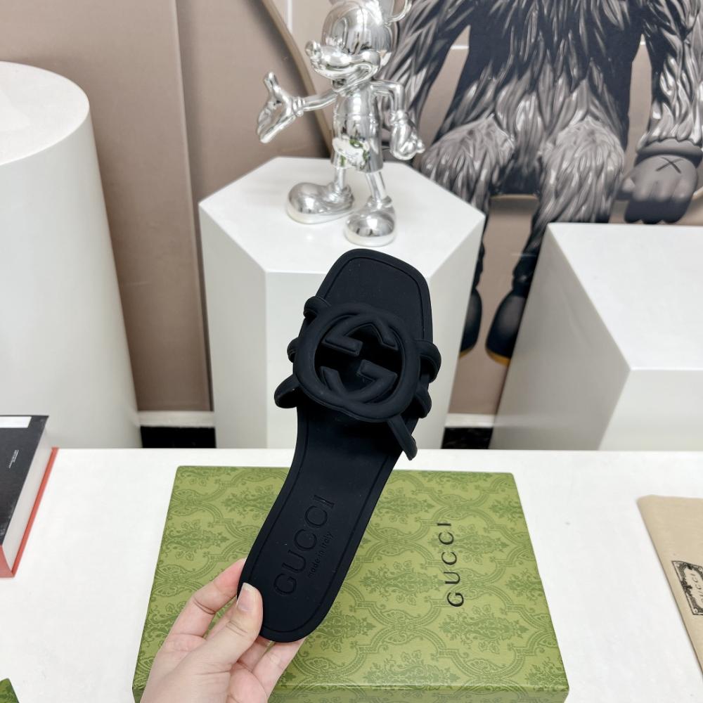 قوتشي سليبر اسود