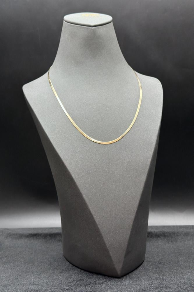 Flat Plain Gold Necklace (No Stones) – 18 Karat – Weight: 4.2