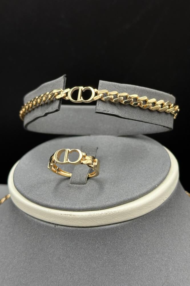 طقم جنزير ذهب صافي  عيار 18 وزن 19.6 جرام لاطلالة فريدة