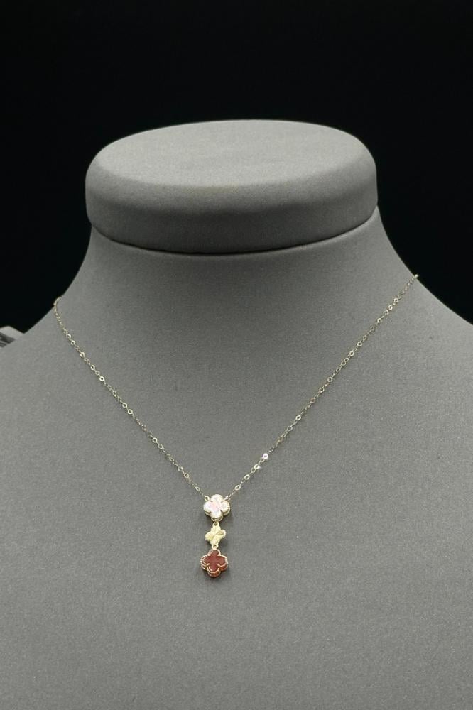 عقد وردتين لون احمر ذهب تصميم الماس