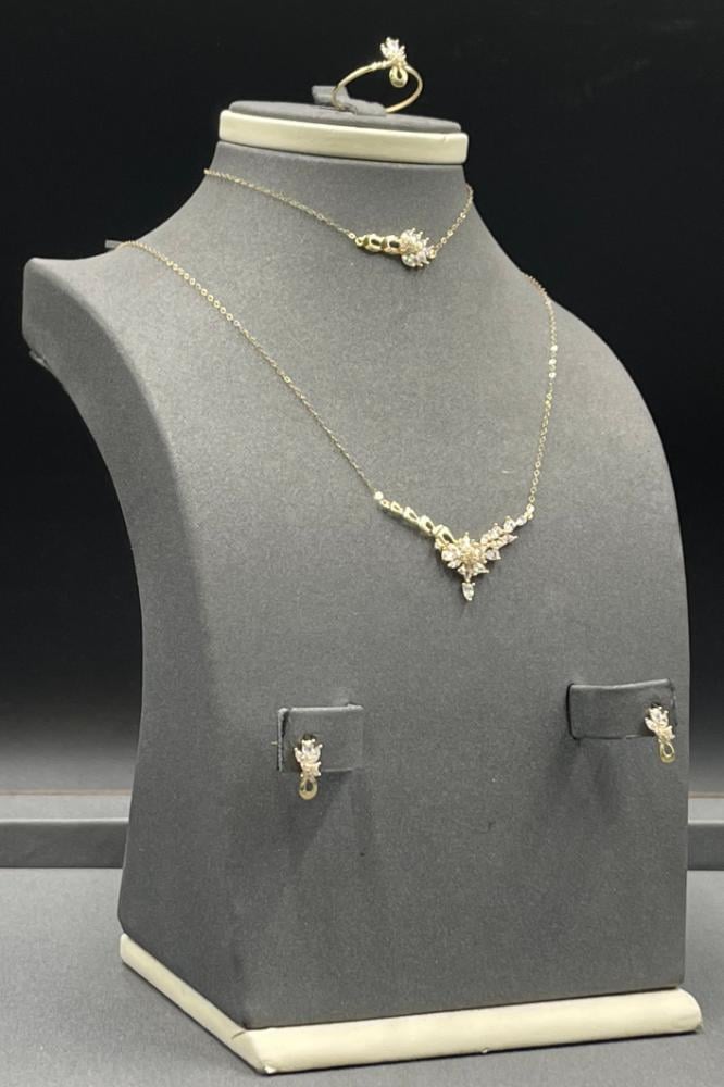 افخم طقم ذهب عيار 18 تصميم الماس بوزن 3,5 جرام - تألقى دائما