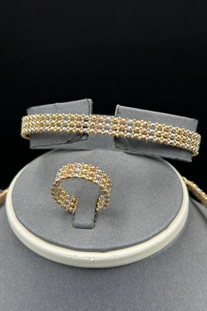 طقم كور ليزر ذهب صافي ملون عيار 18 وزن 35.2 جرام مناسب للخطوبة