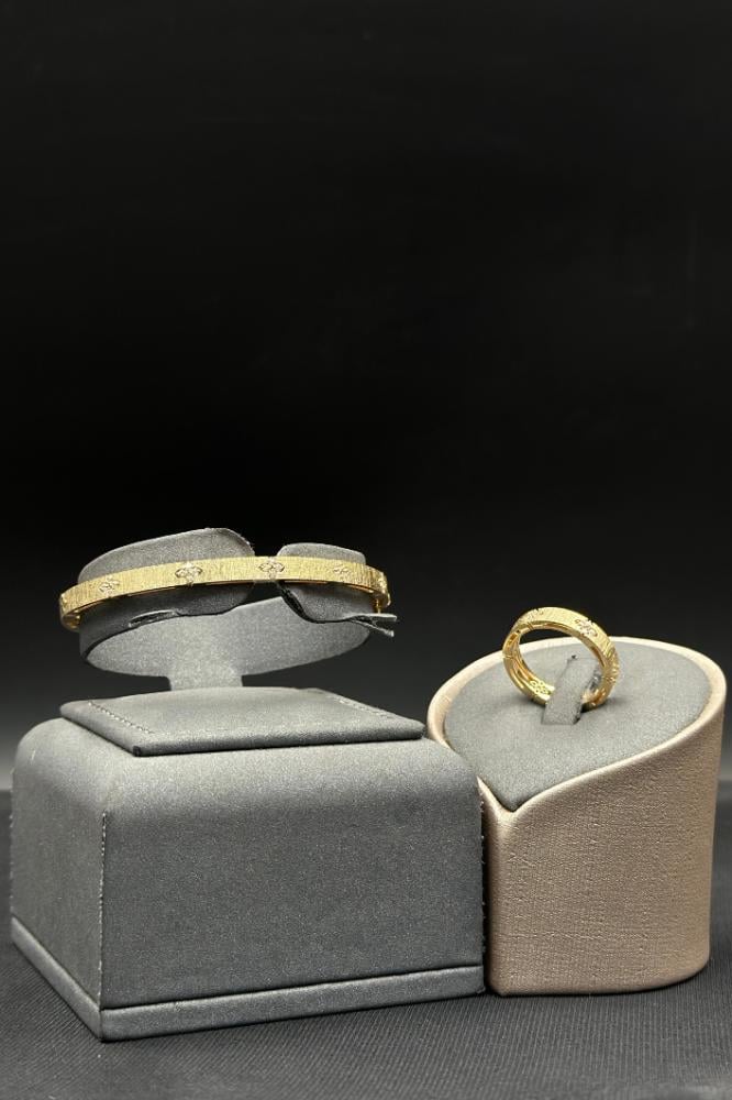 اسوارة مع خاتم وردة ذهب تصميم الماس