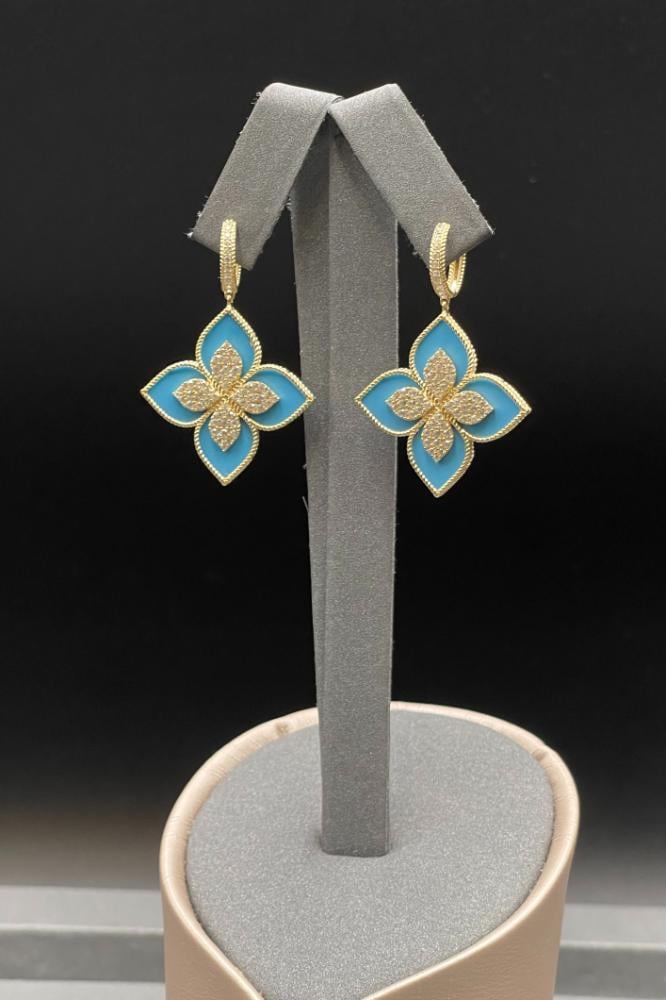 حلق وردة فيروزي ذهب تصميم الماس