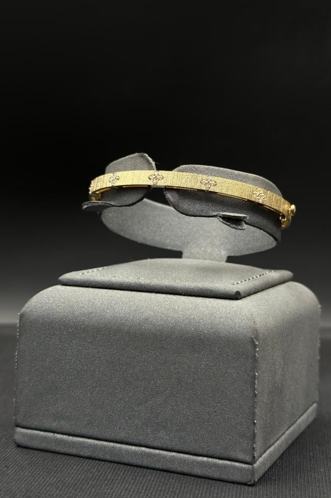 اسوارة وردة ذهب تصميم الماس