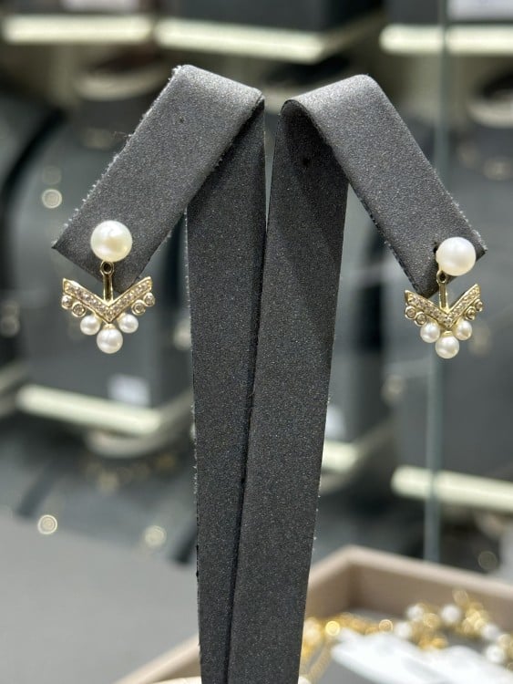 حلق ذهب مع لؤلؤ طبيعي