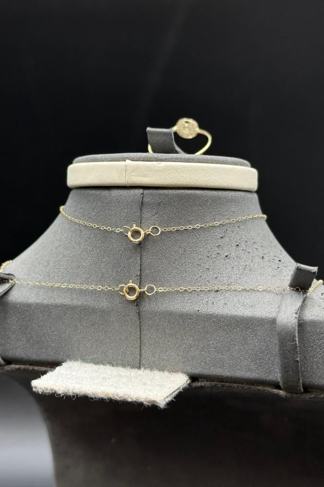 طقم دورين دائري ذهب انيق ورقيق بتصميم الماس عيار 18 وزن 3.4 جرام