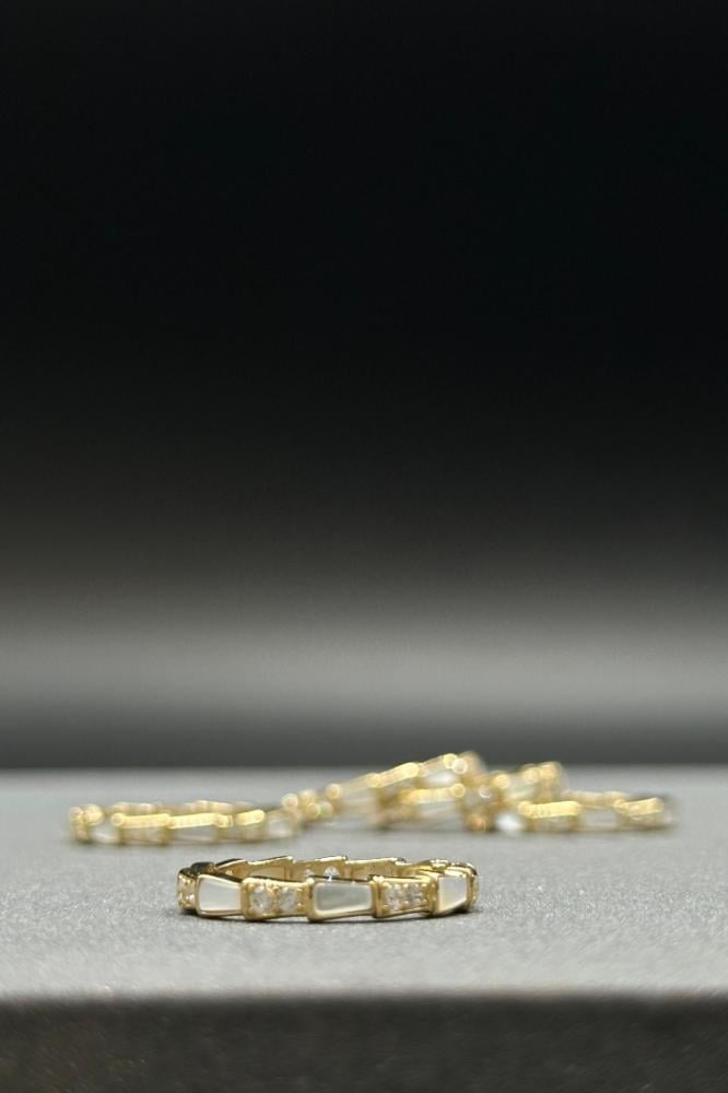 دبله صدف ابيض ذهب تصميم الماس