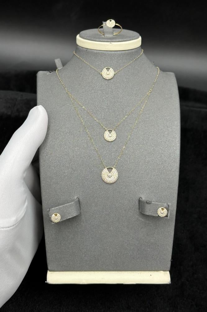 طقم دورين دائري ذهب تصميم الماس عيار 18 وزن 3.4 جرام لاستخدامك اليومي