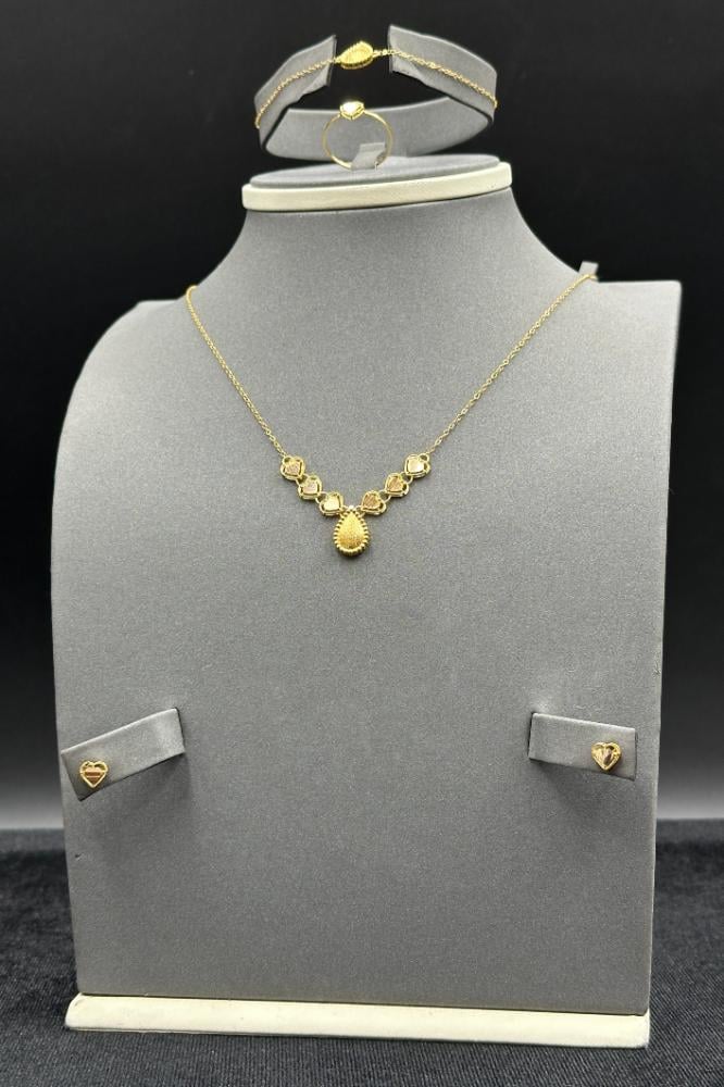 طقم ذهب صافي عيار 21 وزن من 4.9 الى 5 جرام