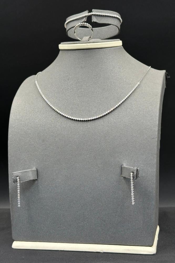 طقم تنس ذهب ابيض تصميم الماس عيار 18 وزن 9.1 جرام