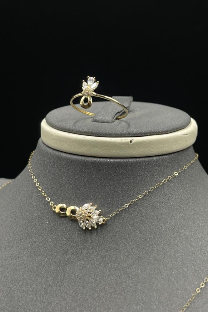 طقم ذهب عيار 18 تصميم الماس بوزن 3,5 جرام - خاتم واسوارة ذهب