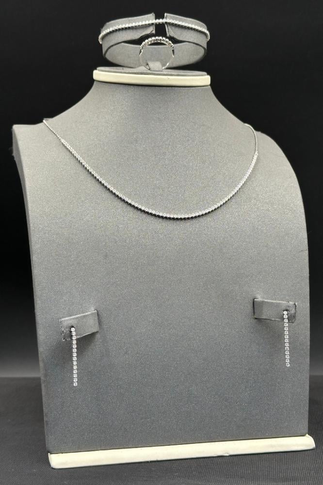 طقم تنس ذهب ابيض تصميم الماس عيار 18 وزن 9.1 جرام ناعم