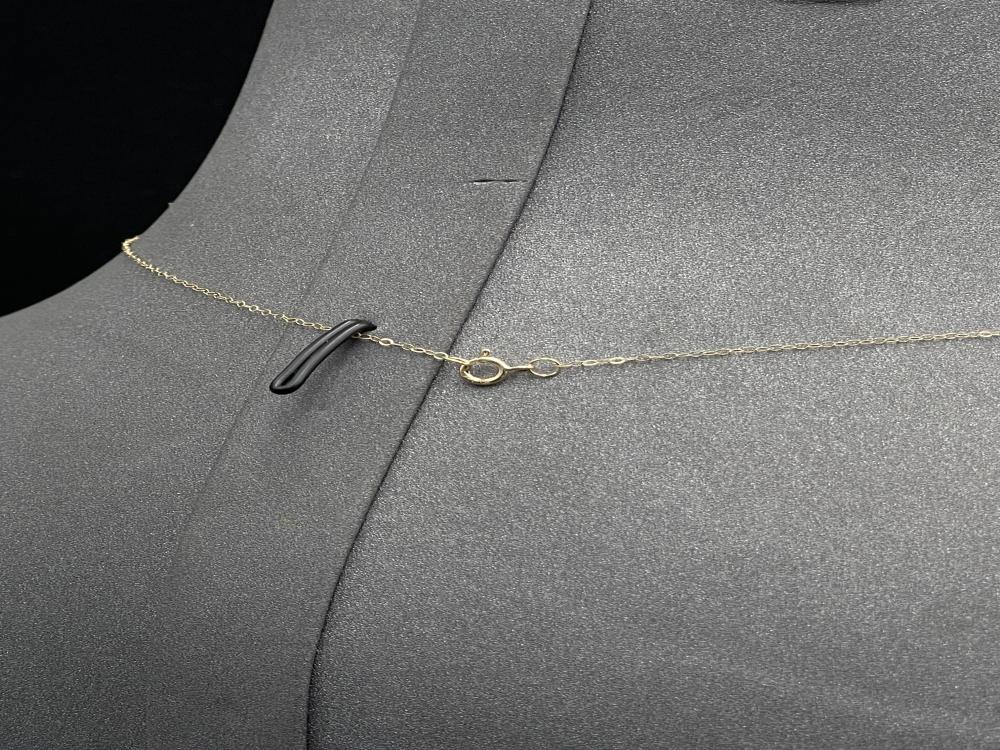 عقد V ذهب تصميم الماس عيار 18 وزن من 0.4 الى 0.5 جرام