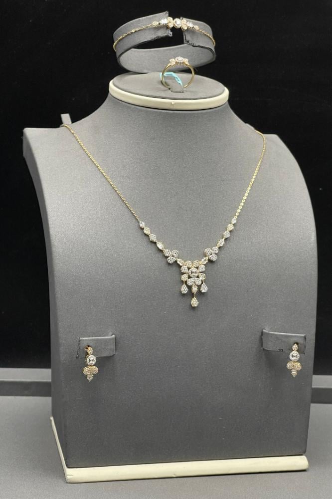 اطقم ذهب عيار 18