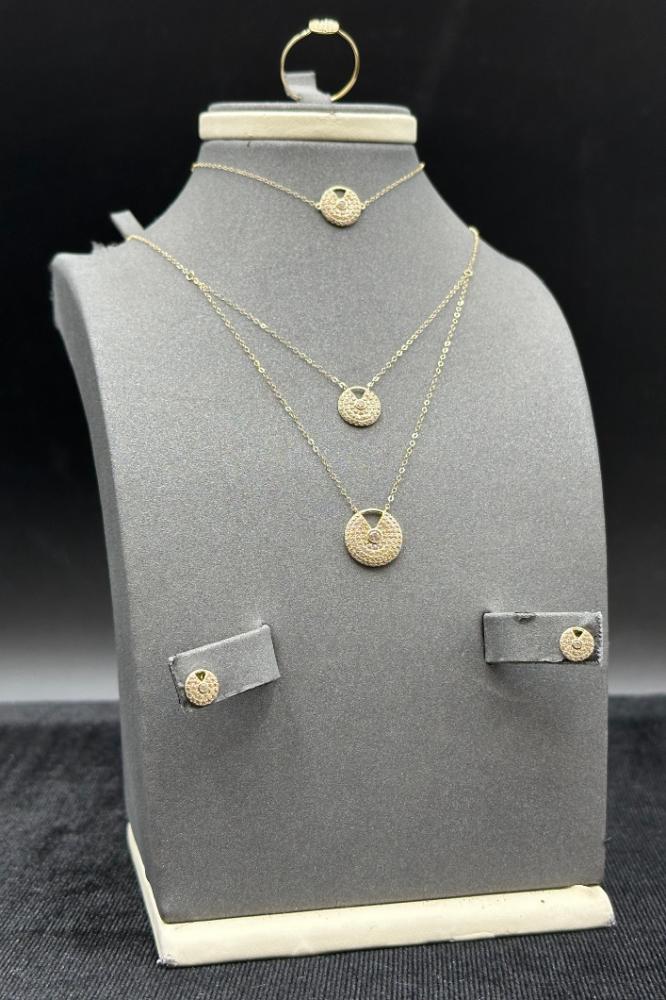 طقم دورين دائري ذهب تصميم الماس عيار 18 وزن 3.4 جرام كهدية فاخرة