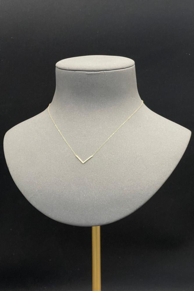 قلادة V ذهب تصميم الماس