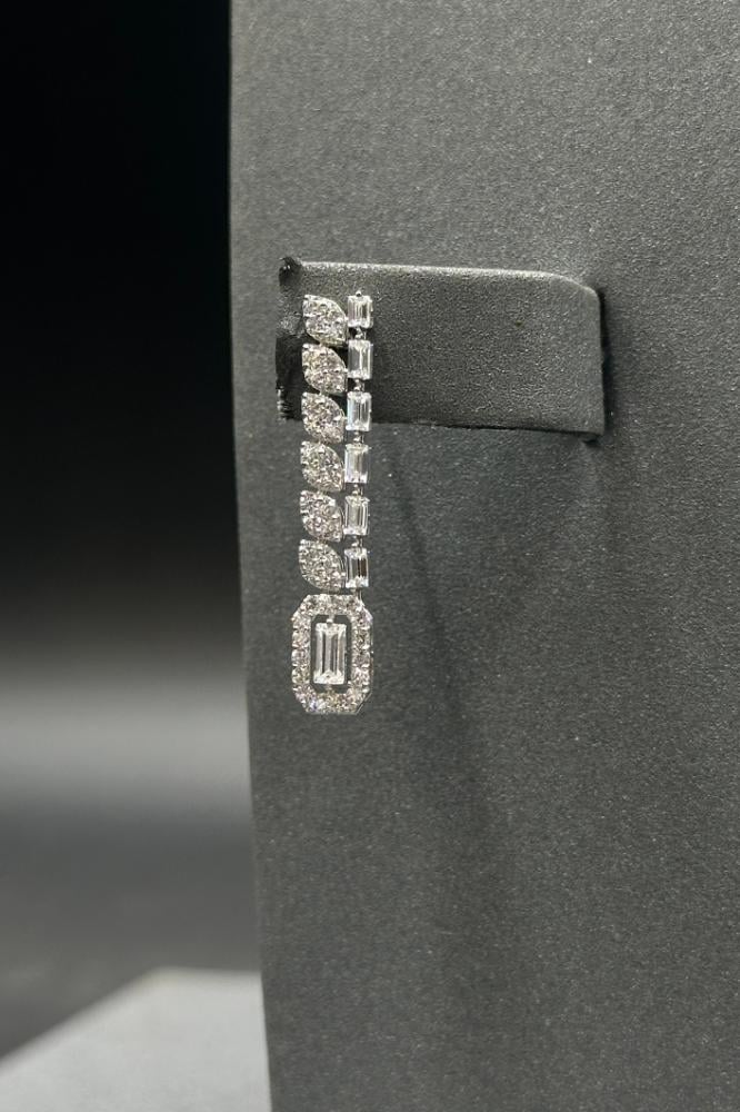 طقم ذهب ابيض باقيت مربعات بتصميم الماسي بوزن 19,7 جم - لاطلالة انيقة