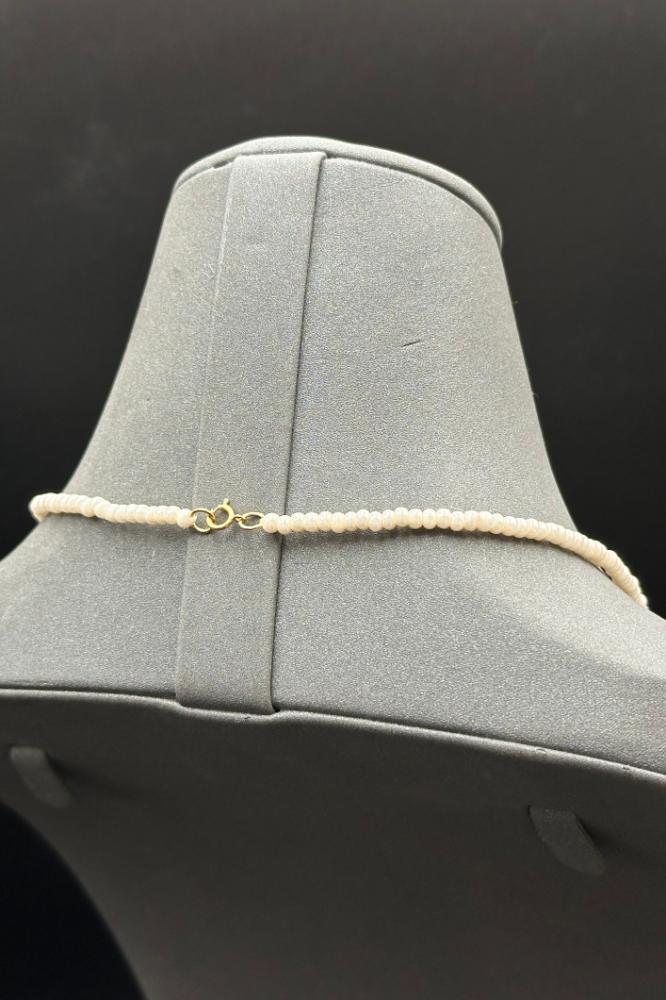 عقد لؤلؤ مع ذهب عيار 18 وزن من 0.18 الى 0.19 جرام