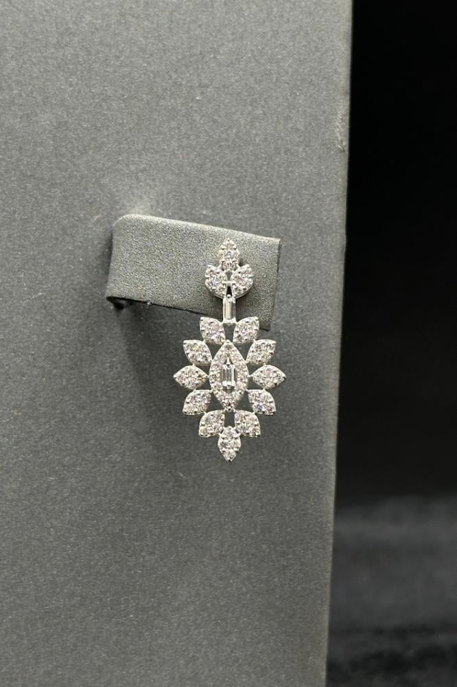 طقم ذهب ابيض تصميم الماس عيار 18 وزن 16 جرام لكل المناسبات