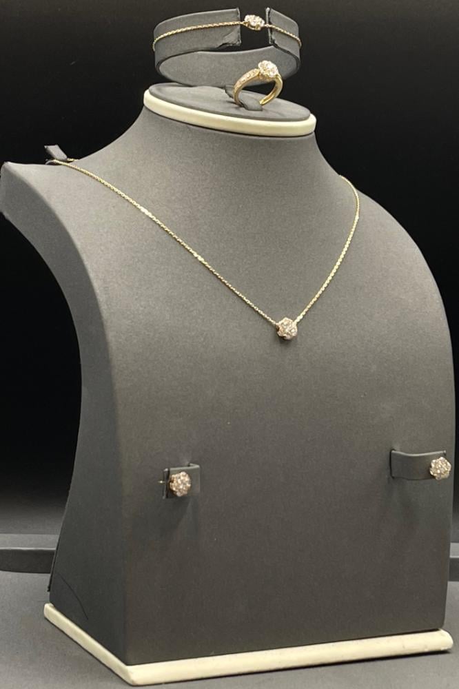 طقم وردة ذهب تصميم الماس جذاب