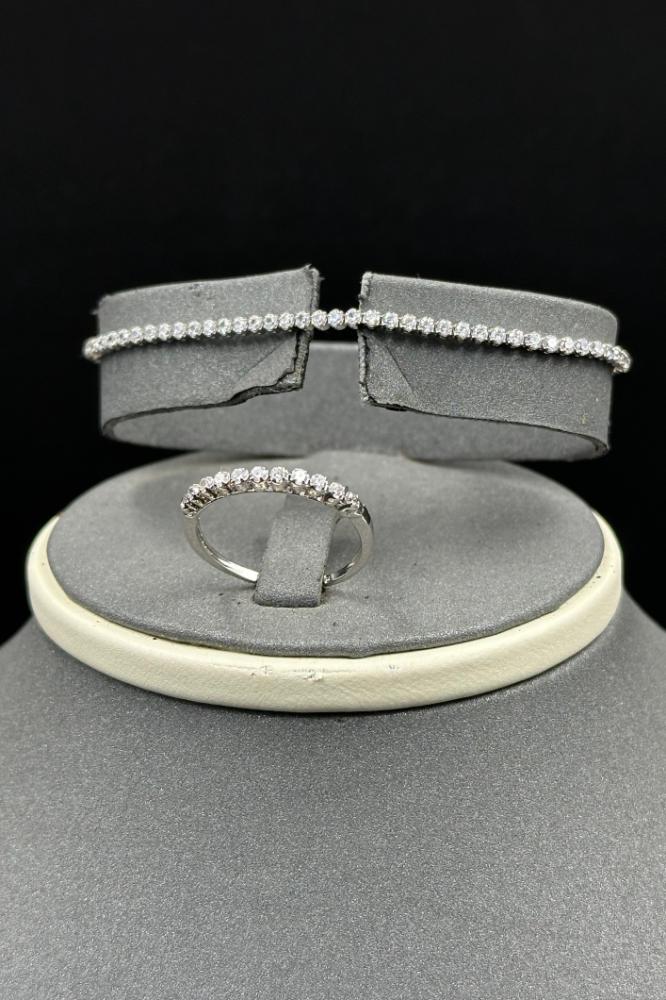 طقم تنس ذهب ابيض تصميم الماس عيار 18 وزن 9.1 جرام خفيف