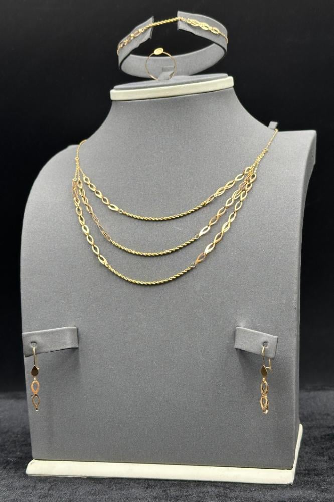 طقم مجدول ثلاثة ادور ذهب صافي عيار 21 وزن من 3.6 الى 3.7 جرام