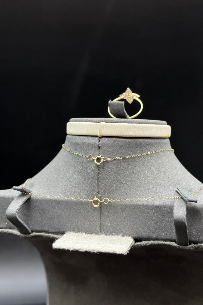 طقم نجمة ذهب تصميم الماس عيار 18 وزن من 3.6 الى 3.7 جرام لمحبي التميز