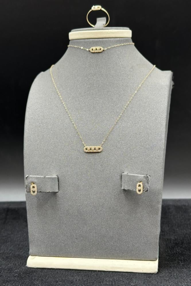 طقم مستطيل ذهب تصميم الماس عيار 18 وزن من 1.9 الى 2 جرام