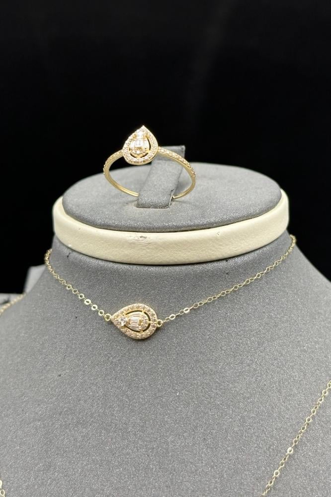 طقم دمعة ذهب تصميم الماس عيار 18 لاطلالة عصرية