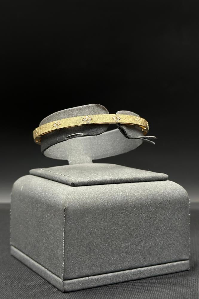 اسوارة وردة ذهب تصميم الماس