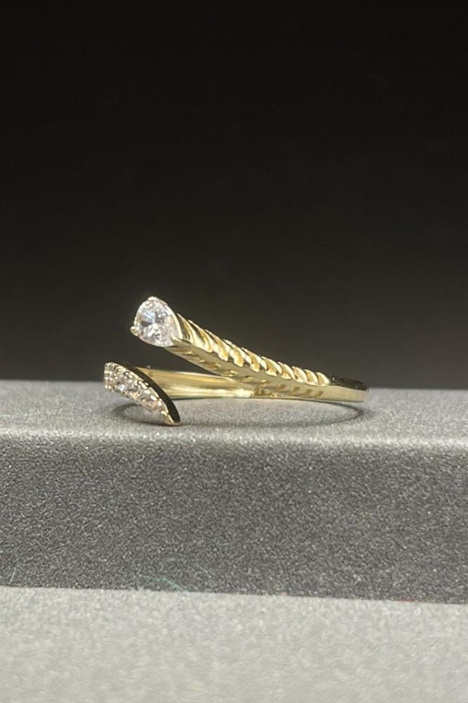 افضل خاتم ذهب عيار 18 بتصميم دمعة الماس بوزن 1,4 جرام