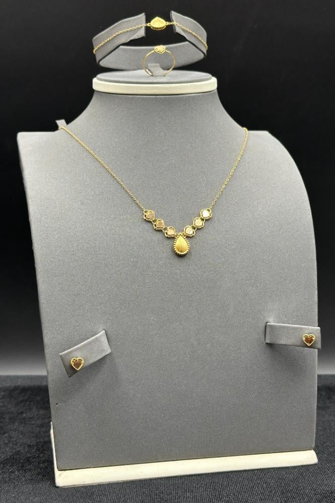 طقم ذهب صافي عيار 21 وزن من 4.9 الى 5 جرام لمحبي التميز