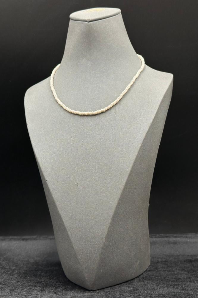 عقد لؤلؤ مع ذهب عيار 18 وزن من 0.18 الى 0.19 جرام