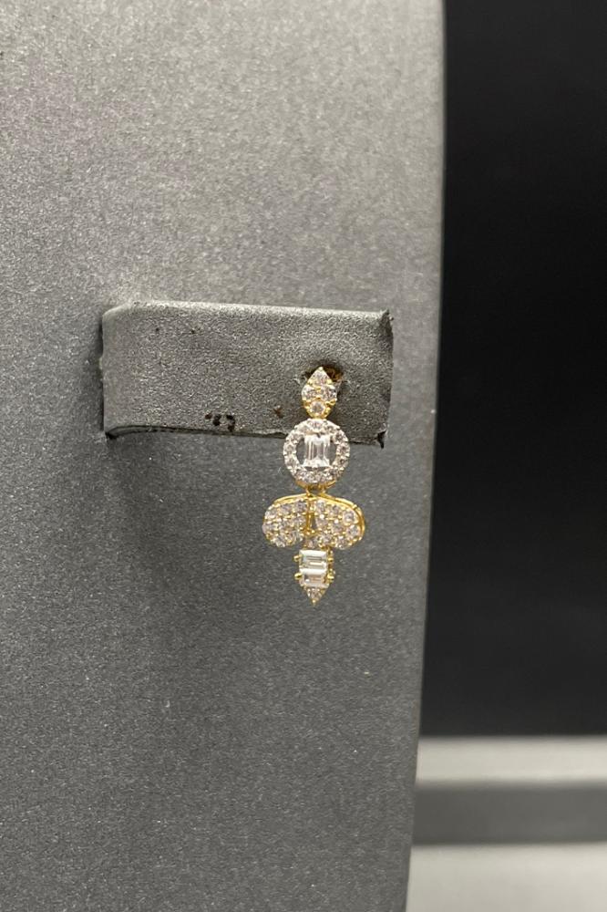 حلق ضمن طقم وردة مع باقيت ذهب تصميم الماس