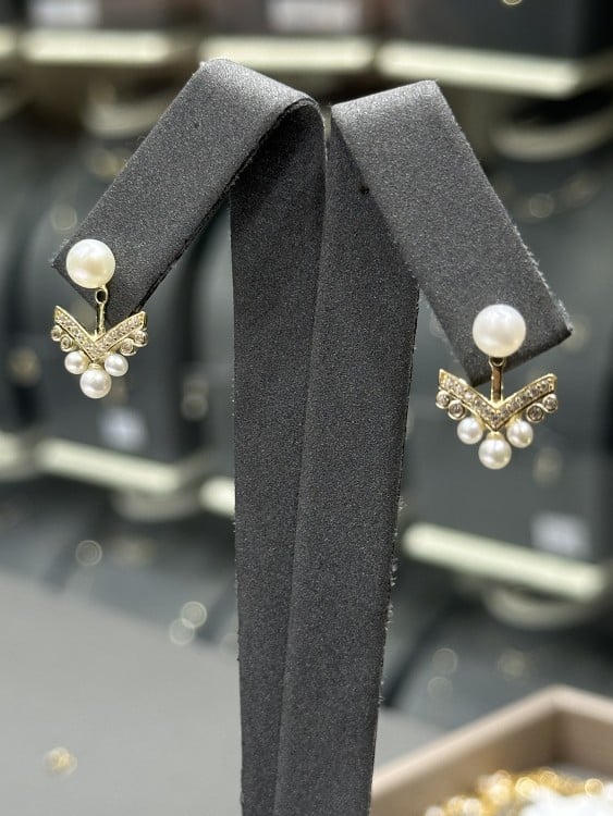 حلق ذهب مع لؤلؤ طبيعي