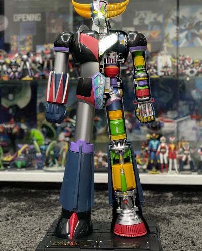 مجسم غرندايزر العملاق - 70 سم جاهز من قونقاي إضاءة في العين والصدر